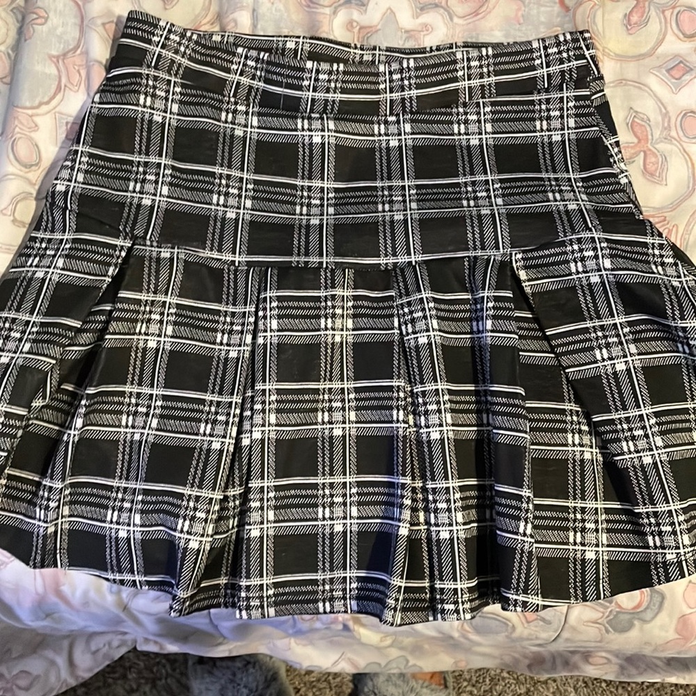 black and white skirt size medium